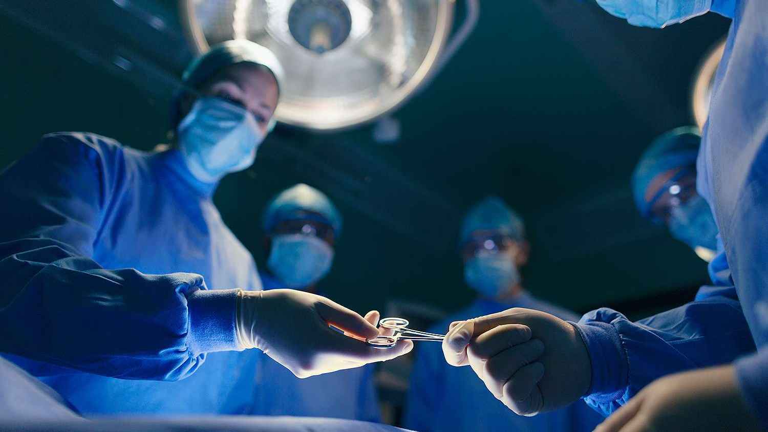 مصر.. استخراج "جسم معدني غريب" من أمعاء طفلة