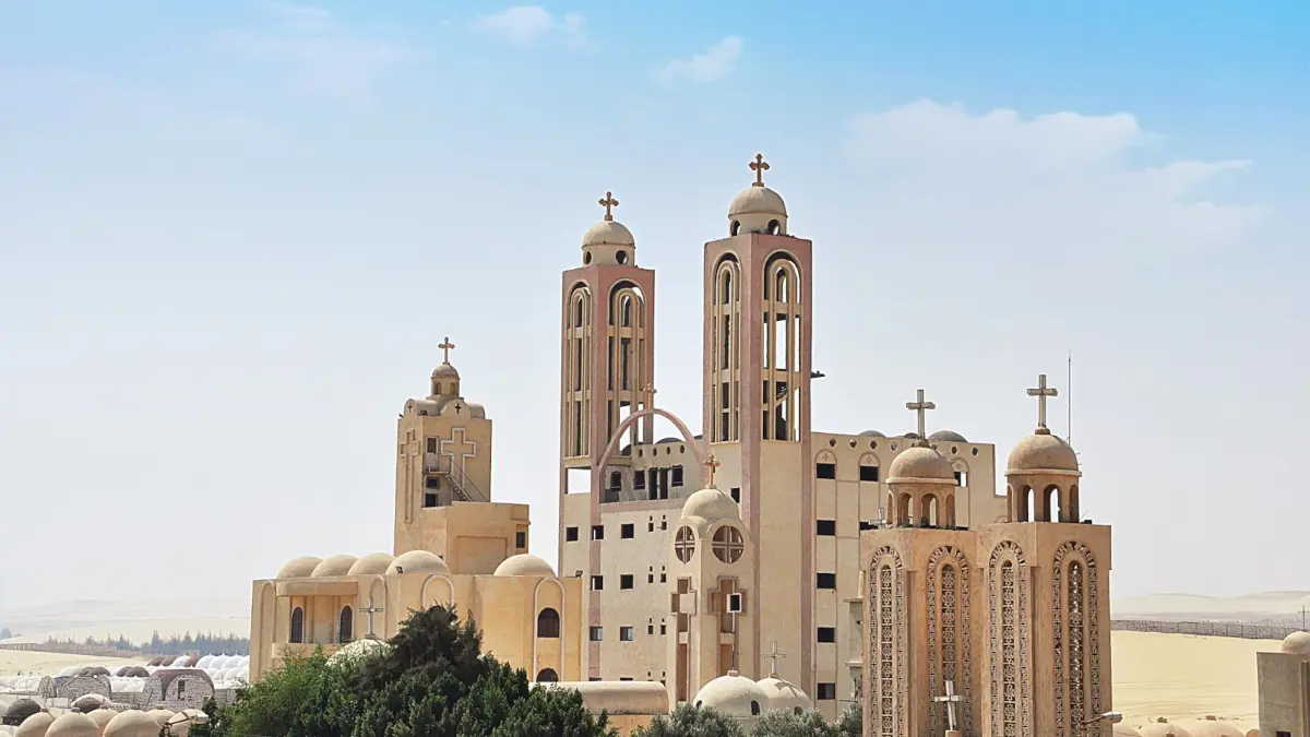 قتيلان و4 إصابات في انهيار جزئي داخل كنيسة بمصر (صور)