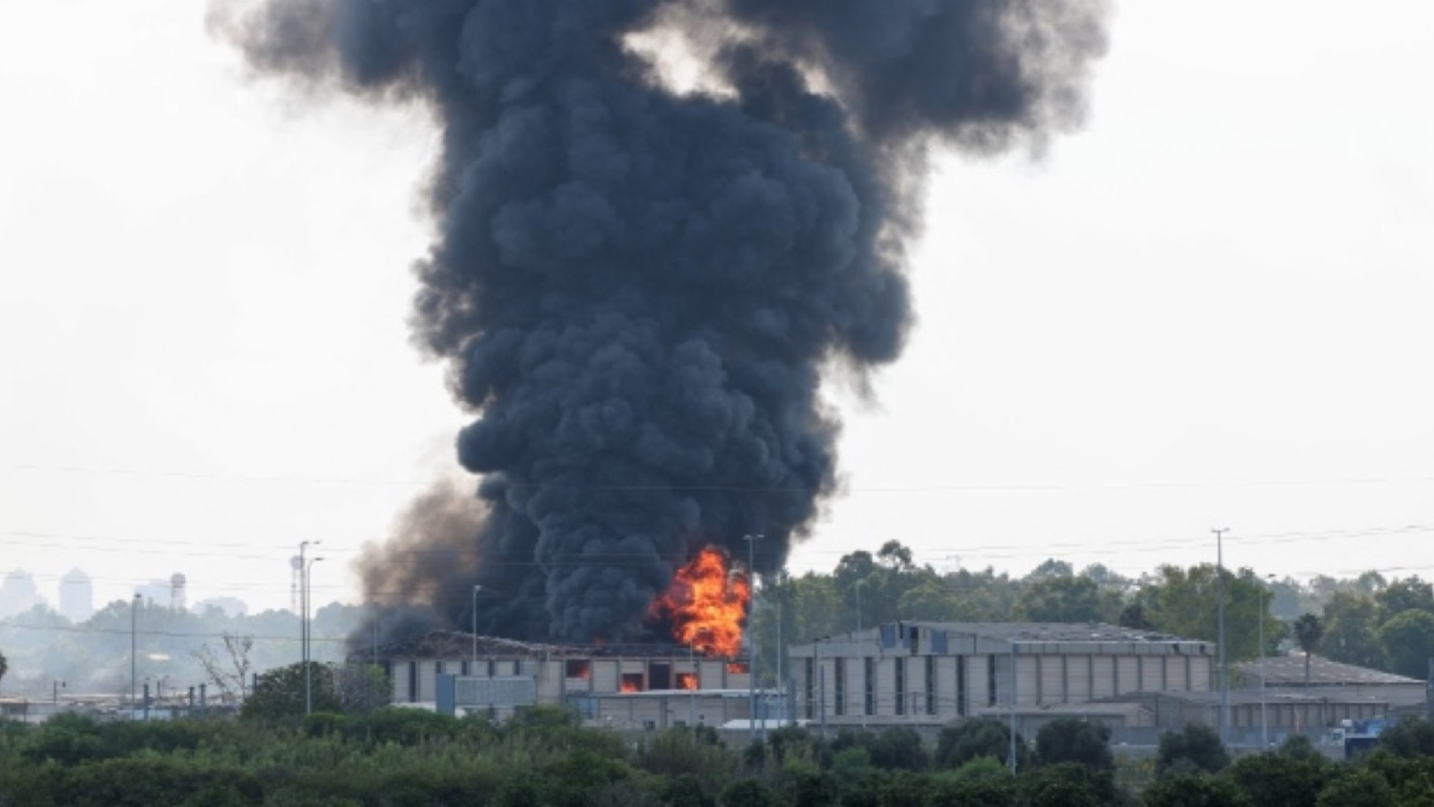 خبراء: إسرائيل بثت رسالة ترهيبية للرأي العام الإيراني باستهداف التلفزيون