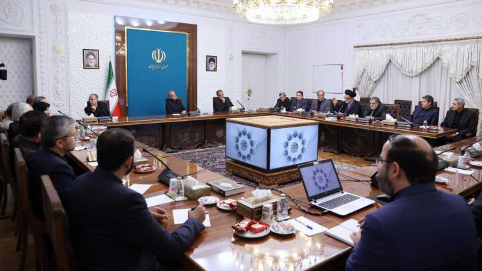 يرأسه بزشكيان.. مجلس الأمن القومي الإيراني يعلن تشكيل "مجلس الدفاع"