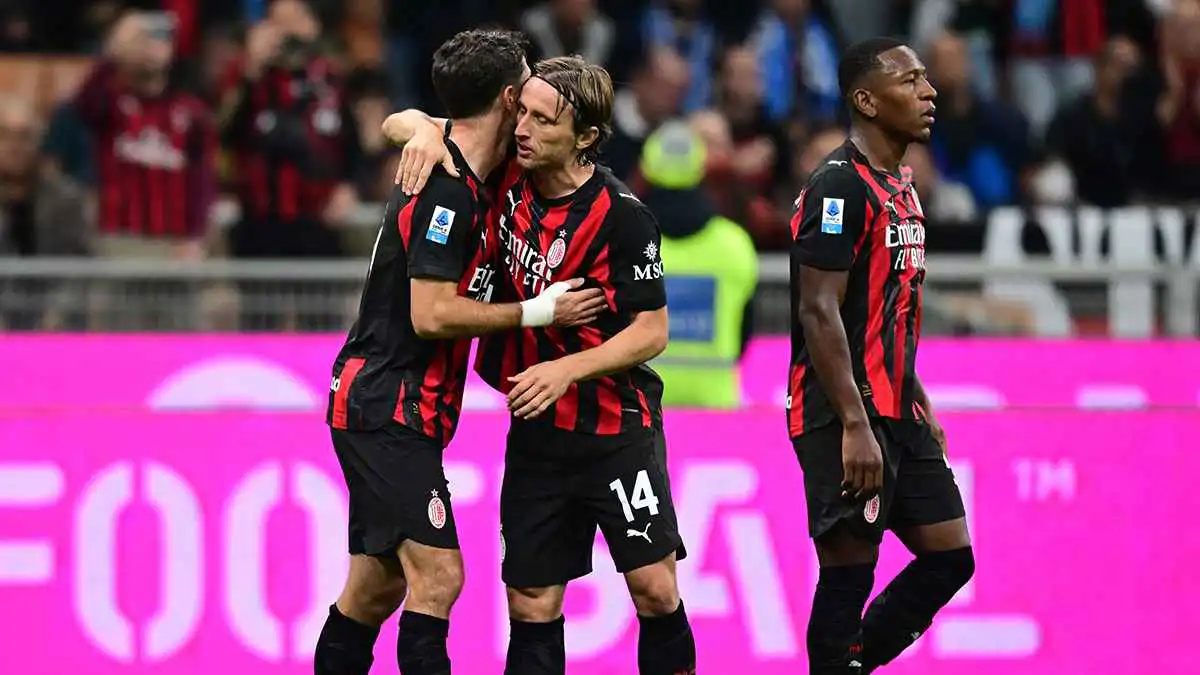 مودريتش يفاجئ لاعبي ميلان بهدايا خرافية