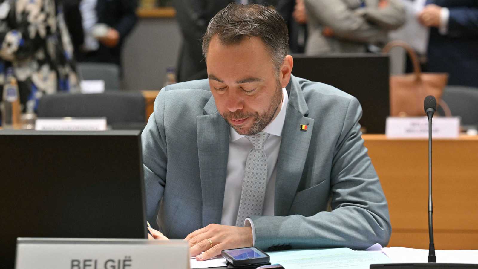 طائرة وزير الخارجية البلجيكي تهبط اضطراريا في طريقها إلى كولومبيا