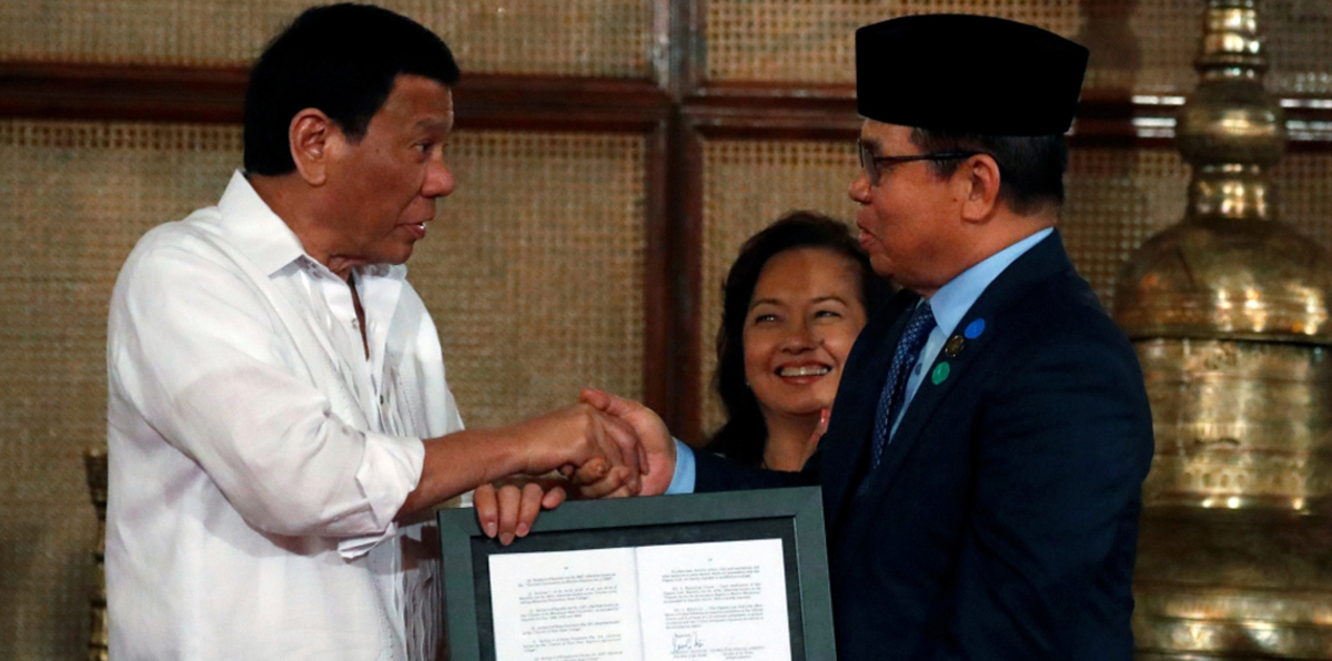 إثر اتفاق "تاريخي".. الرئيس الفلبيني يدعو لإقرار الحكم الذاتي للمسلمين