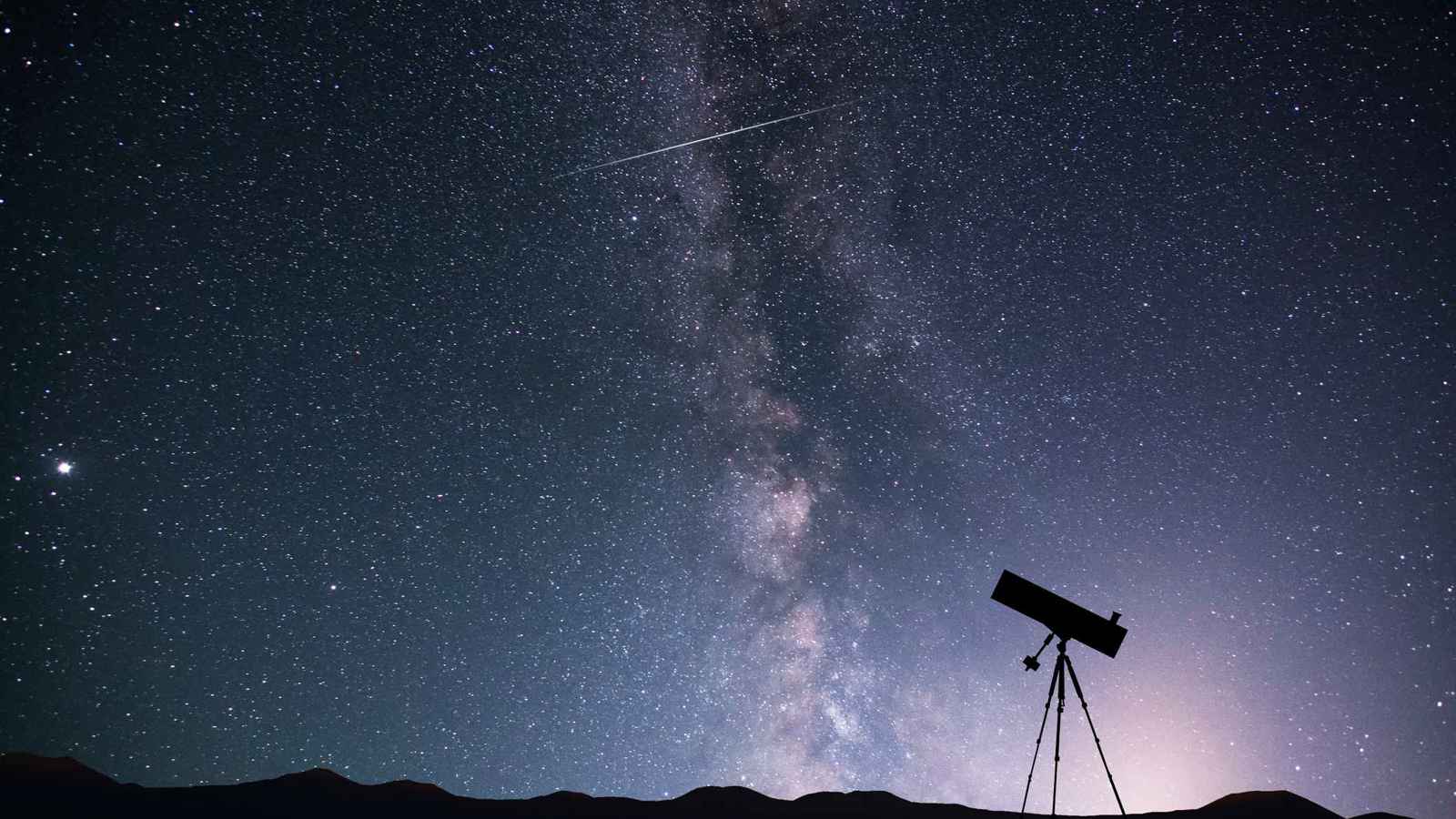 تلسكوب "سقف العالم" يبدأ البحث عن تموجات الانفجار العظيم