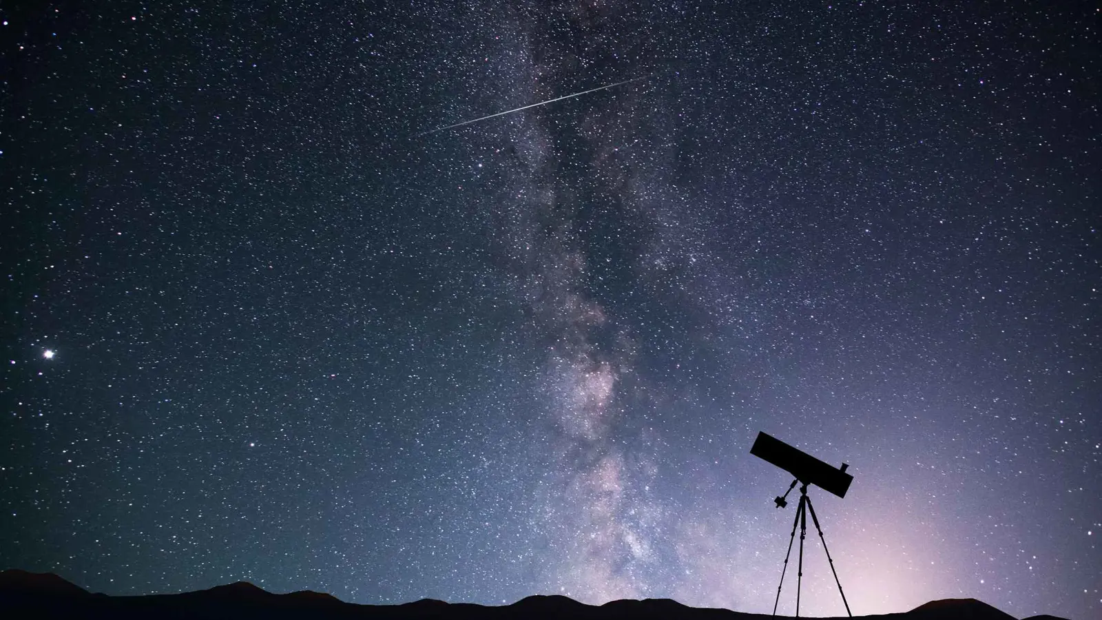 تلسكوب "سقف العالم" يبدأ البحث عن تموجات الانفجار العظيم