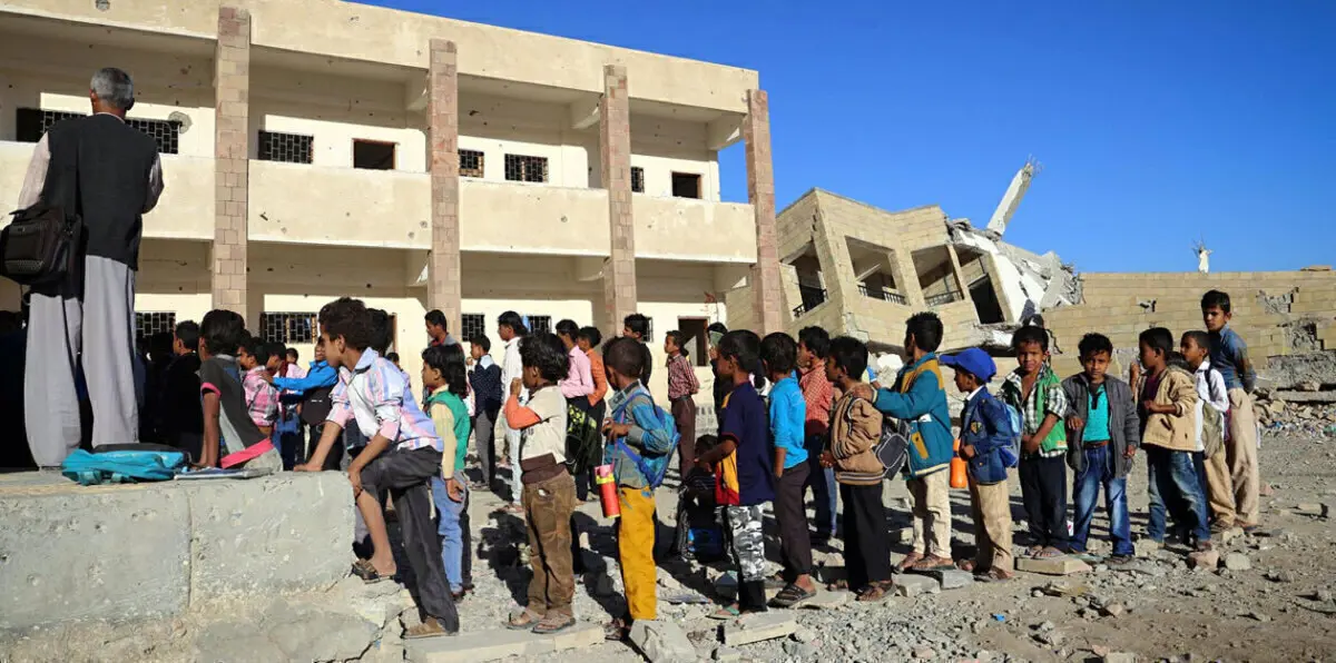 معلمو اليمن يعلّقون إضرابهم في مناطق "الحوثيين"