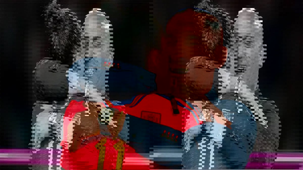 بعد قُبلة هيرموسو.. ما هي العقوبات التي قد يواجهها لويس روبياليس؟