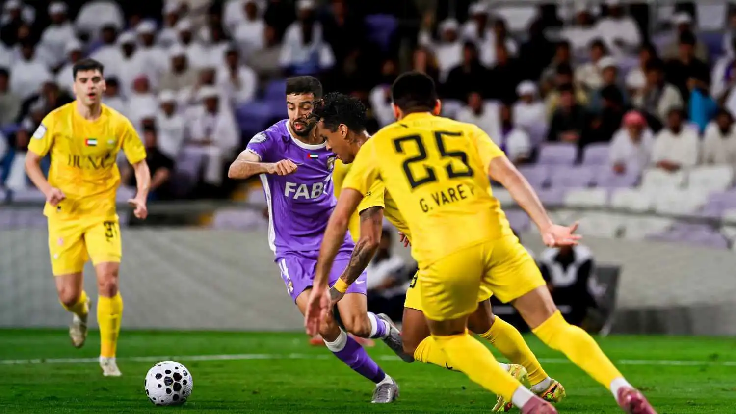 العين يهزم الوصل ويستعيد صدارة الدوري الإماراتي (فيديو)