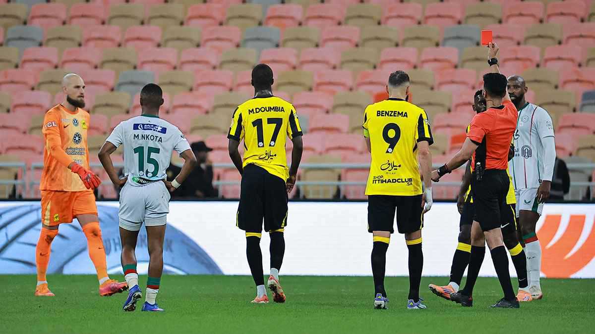 خطة عاجلة.. 3 قرارات لإنقاذ الاتحاد السعودي من موسم كارثي 