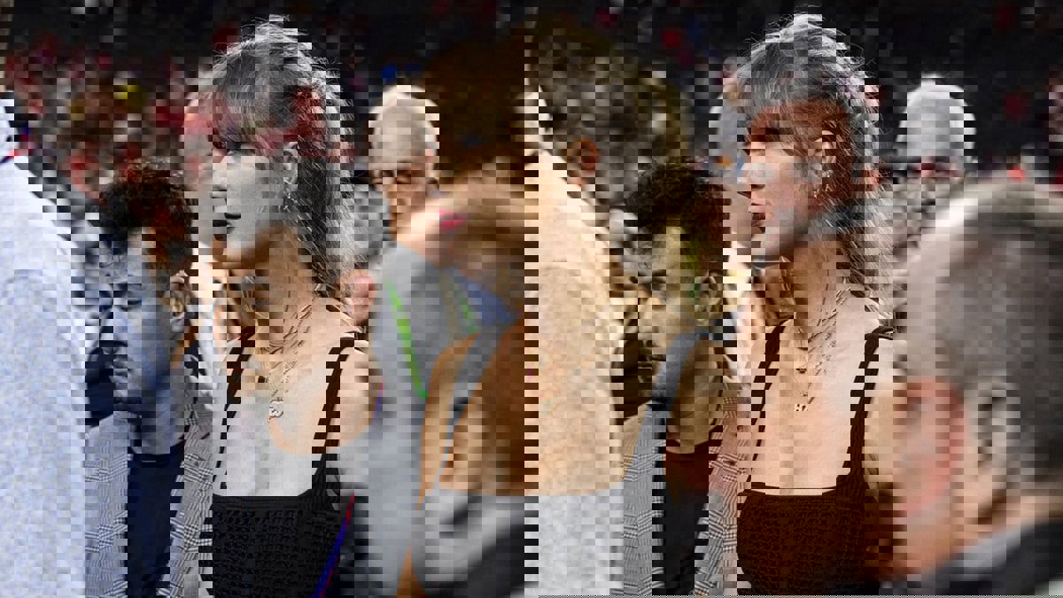 المطربة الأمريكية تايلور سويفت تتسبب بأزمة بين ريال مدريد ورابطة الليغا