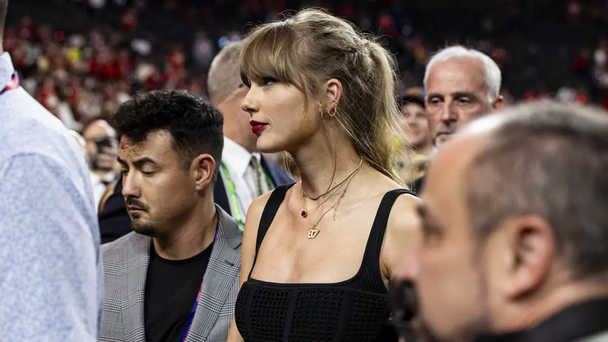 المطربة الأمريكية تايلور سويفت تتسبب بأزمة بين ريال مدريد ورابطة الليغا