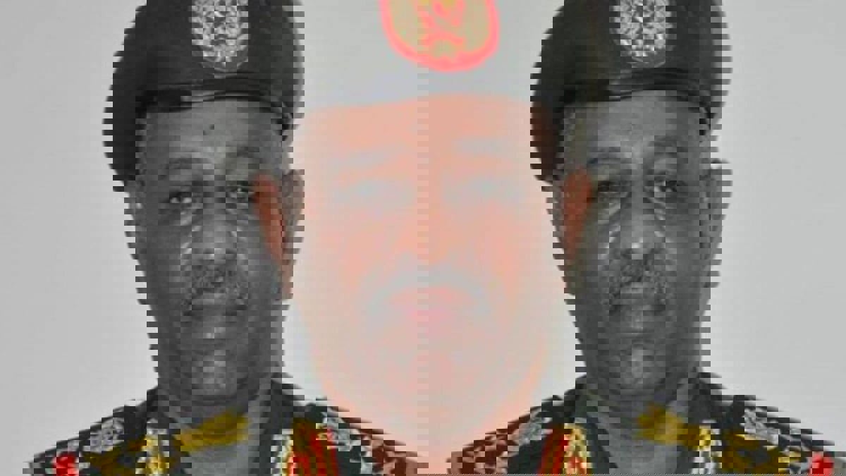 بعد اتهامه بمحاولة انقلابية.. محكمة سودانية تفرج عن رئيس الأركان السابق