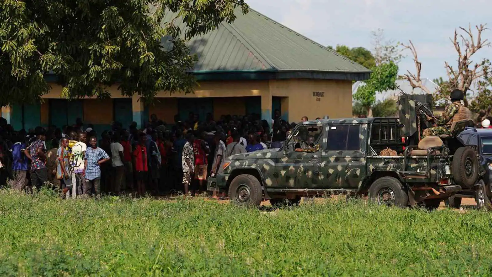 17 قتيلا إثر هجوم مسلح على قرية وسط نيجيريا