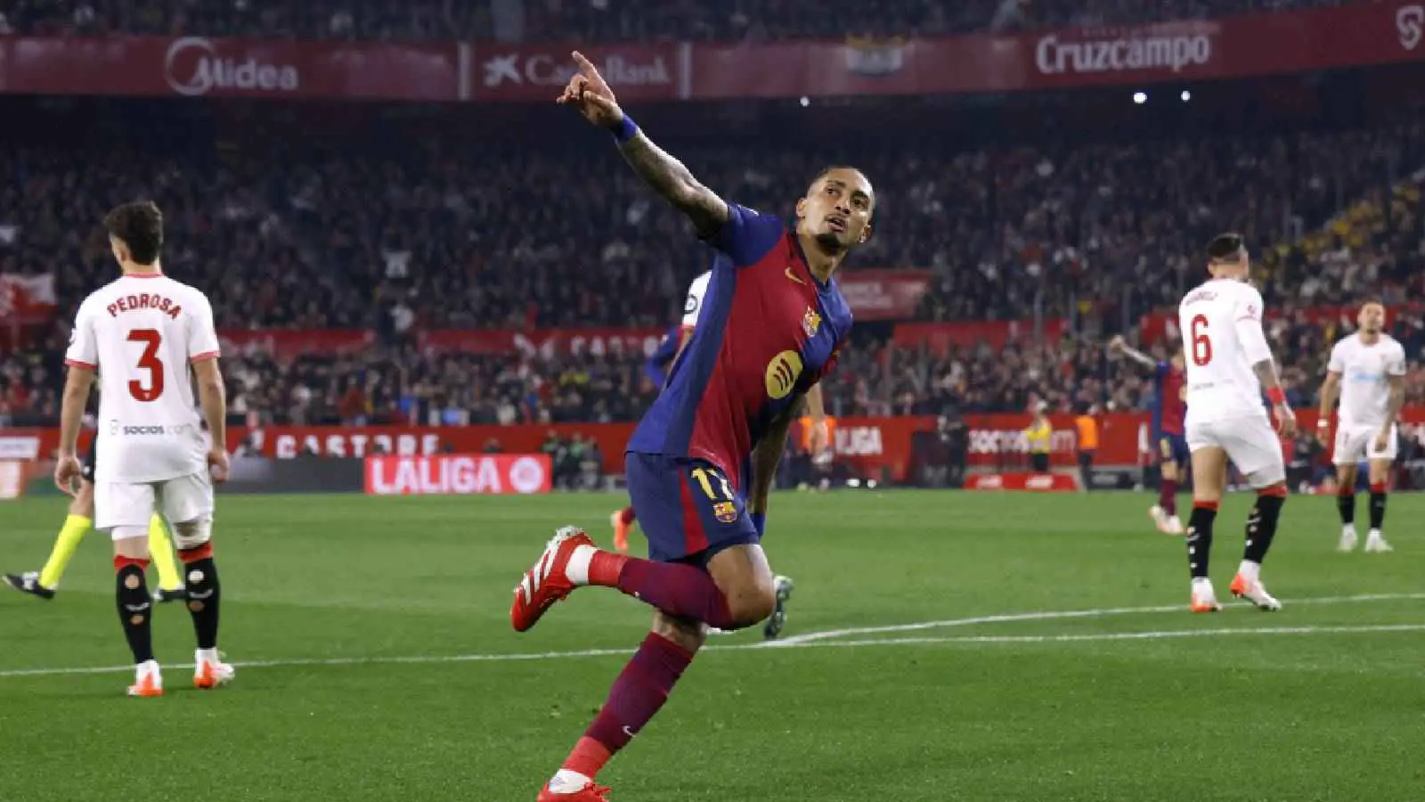 بالدموع.. رافينيا يكشف تفاصيل صادمة حول حالة فيتور روكي في برشلونة