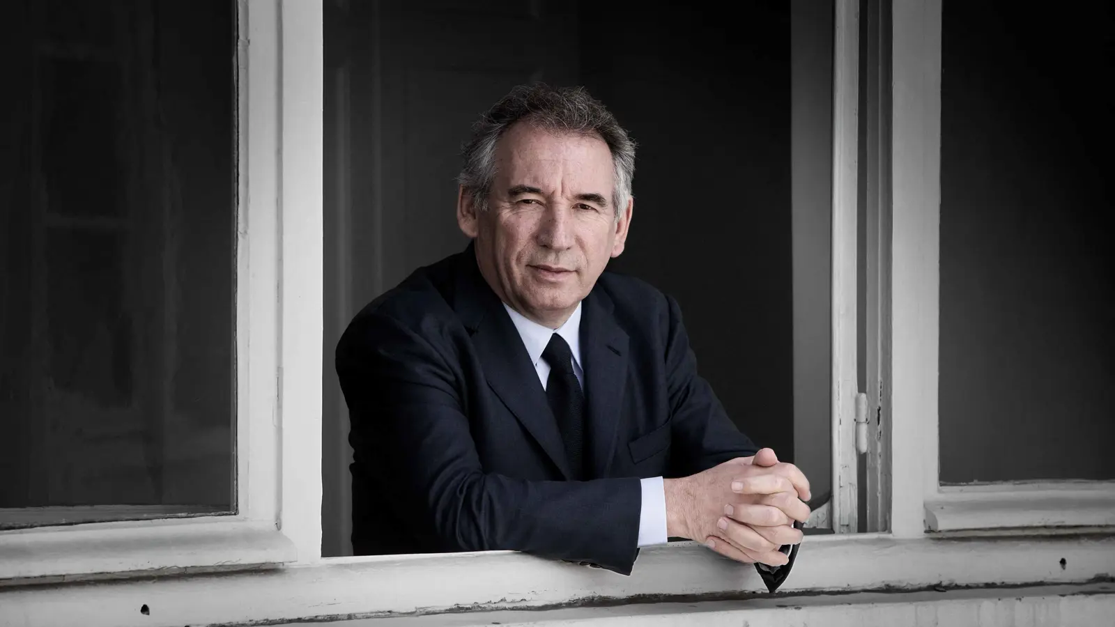 بعد حجب الثقة عن حكومة بارنييه.. ماكرون يختار فرنسوا بايرو رئيسا للوزراء