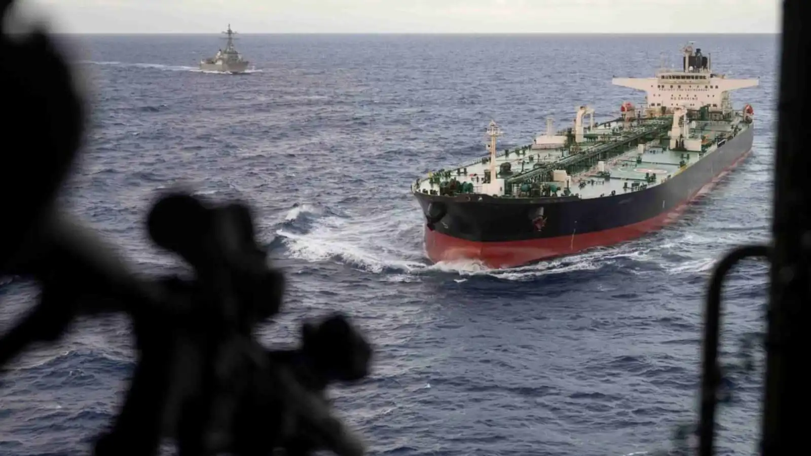 محطة وقود عائمة في قلب المحيط.. القصة الغامضة لـ"إم تي تيفاني"