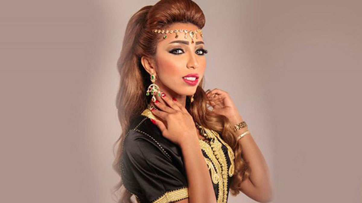 الفنانة المغربية دنيا بطمة تبكي على الهواء بسبب حلا الترك 