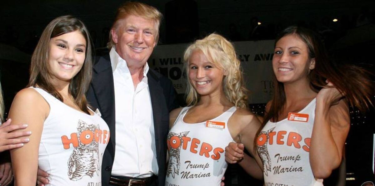 فيديو قد يطيح بحلمه الرئاسي.. ترامب يتباهى بقدرته على إغواء النساء