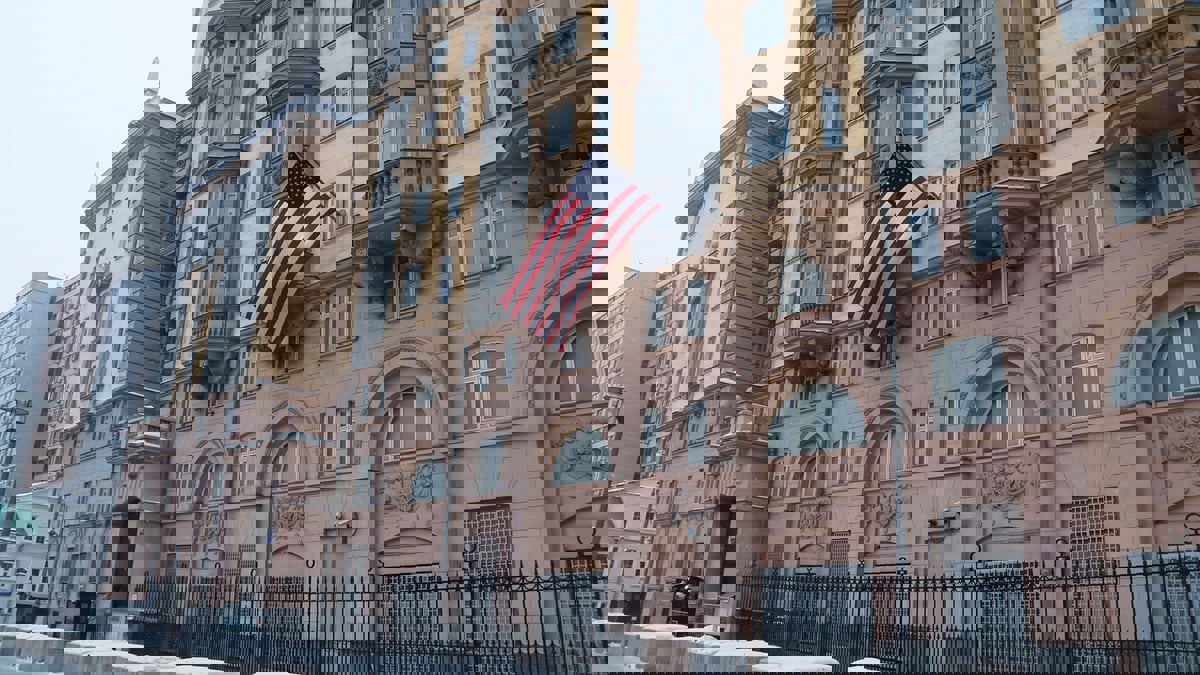 روسيا تأمر بعض موظفي السفارة الأمريكية بمغادرة أراضيها