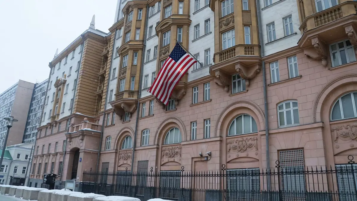 روسيا تأمر بعض موظفي السفارة الأمريكية بمغادرة أراضيها