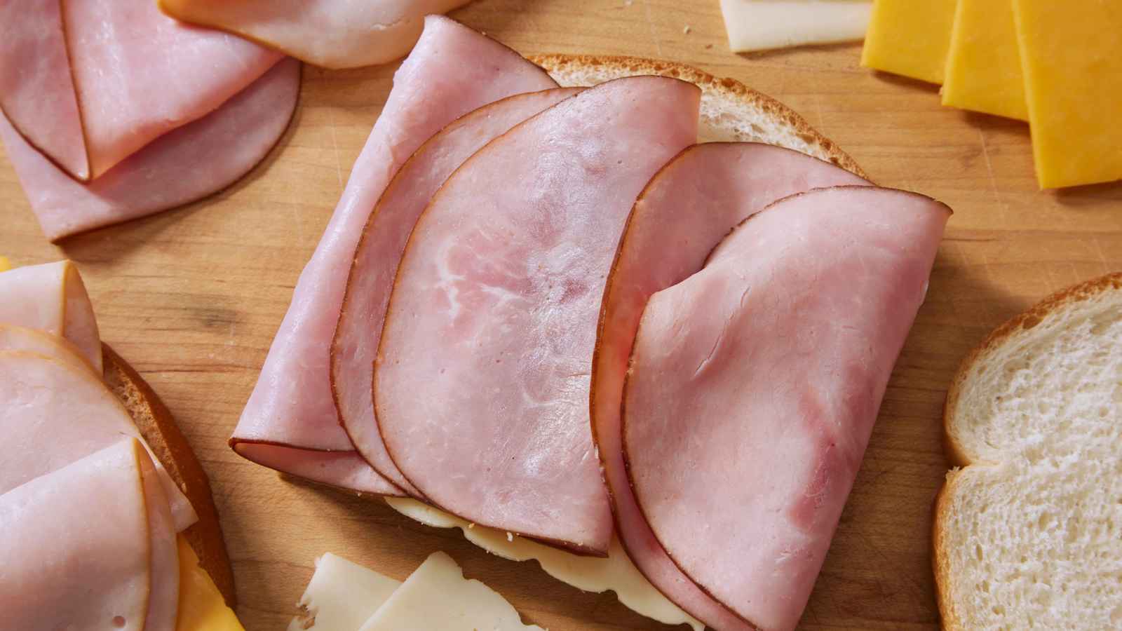 هل يمكنك تناول اللحوم المصنعة أثناء الحمل؟