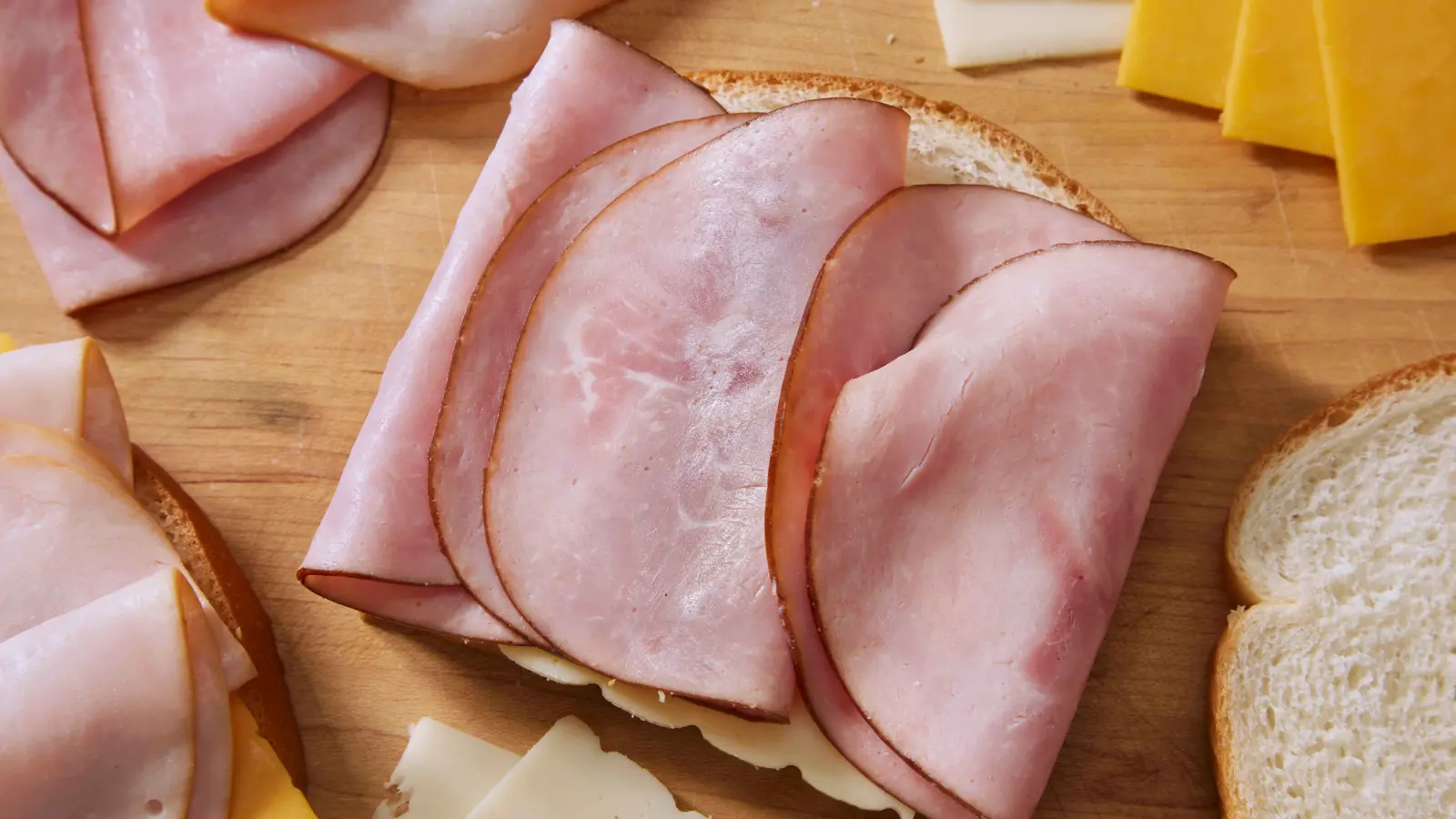 هل يمكنك تناول اللحوم المصنعة أثناء الحمل؟