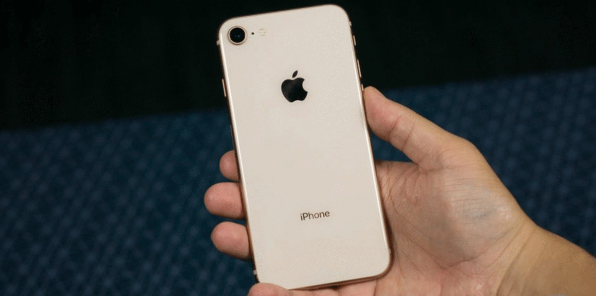 أبل تعالج مشكلة "آيفون 8" مجانًا