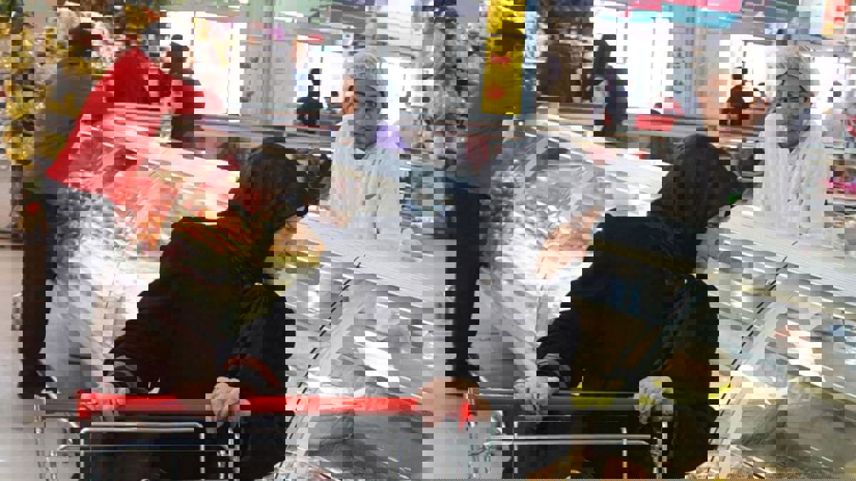 مسؤول: انخفاض 35% في مبيعات المواد الغذائية في إيران