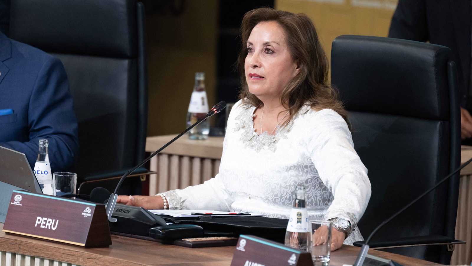 بعد تفشي الجريمة.. برلمان البيرو يعزل رئيسة البلاد