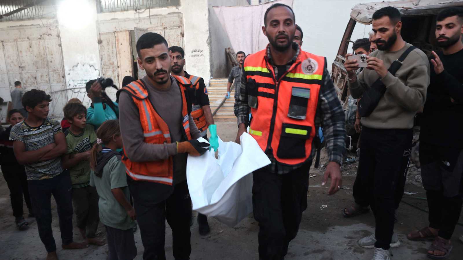 مقتل ثلاثة فلسطينيين بينهم صحفي في غارات إسرائيلية على غزة