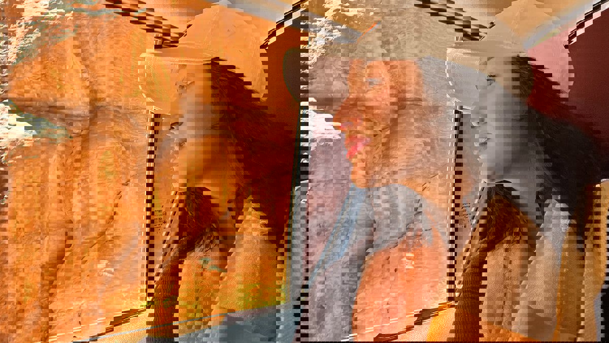 شابة سعودية تُخيّم أسبوعا كاملا في "كهف فرعون" بتبوك