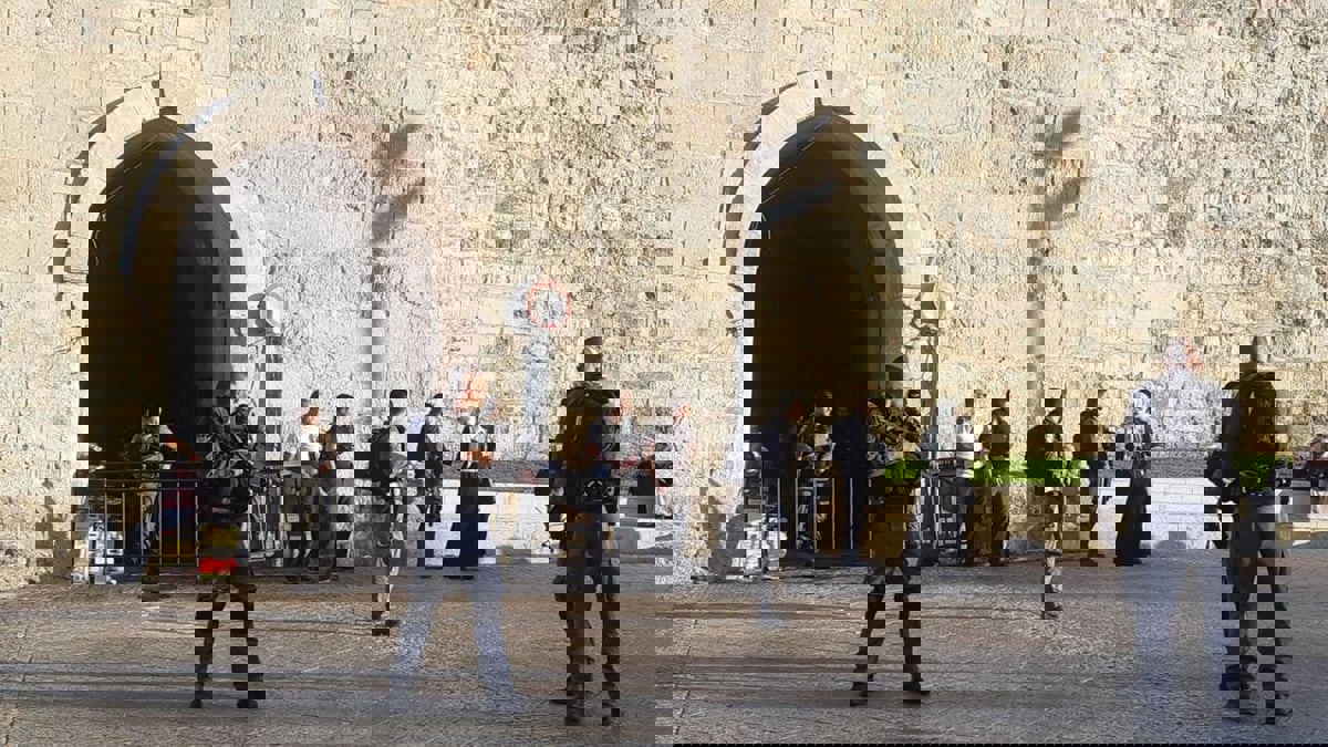 الشرطة الإسرائيلية تقتل فلسطينية بزعم محاولتها طعن ضباط في القدس