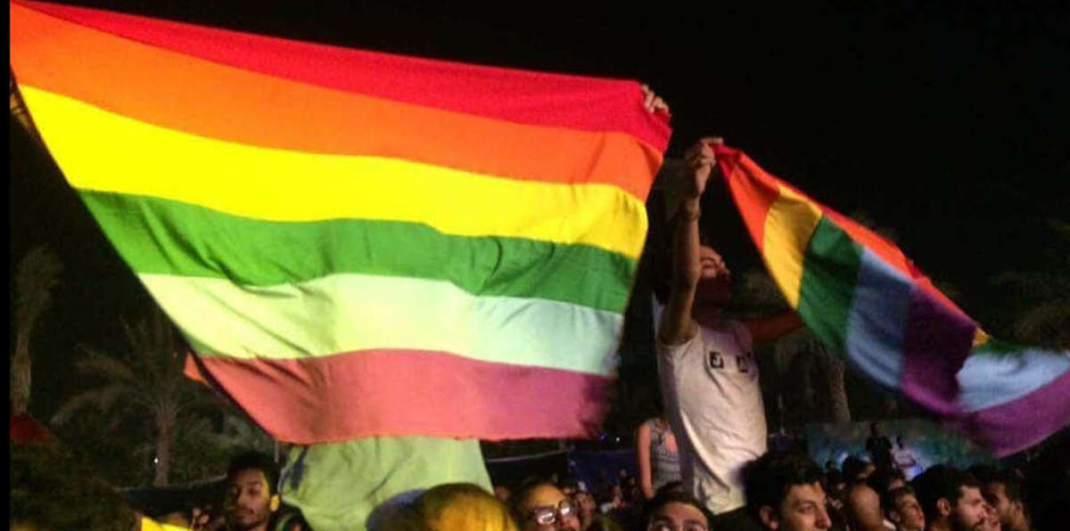 محكمة مصرية تخلي سبيل المتهميْن برفع علم "المثليين" خلال حفل بالقاهرة
