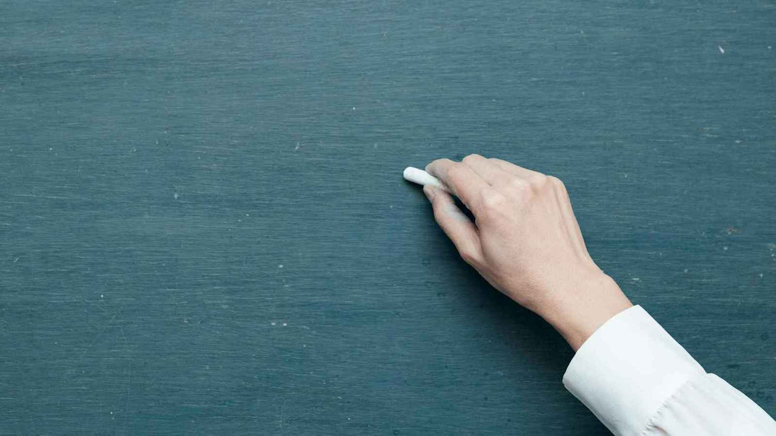 مصر.. تفاصيل تحرش معلم بـ13 طالبة في المرحلة الابتدائية