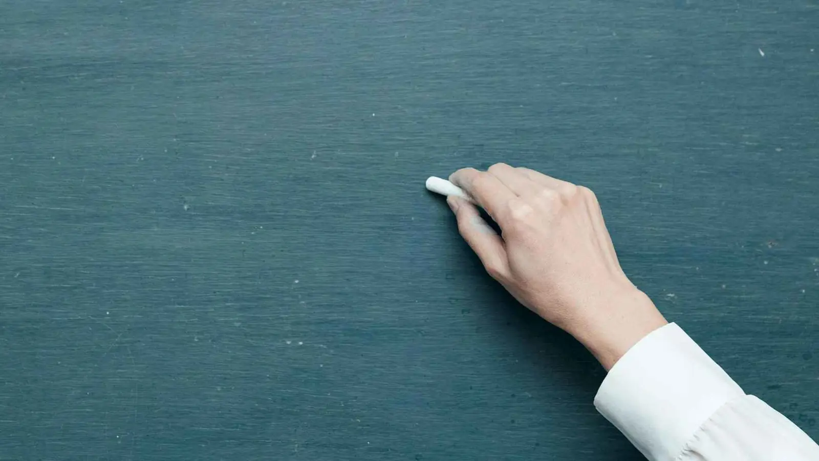 مصر.. تفاصيل تحرش معلم بـ13 طالبة في المرحلة الابتدائية