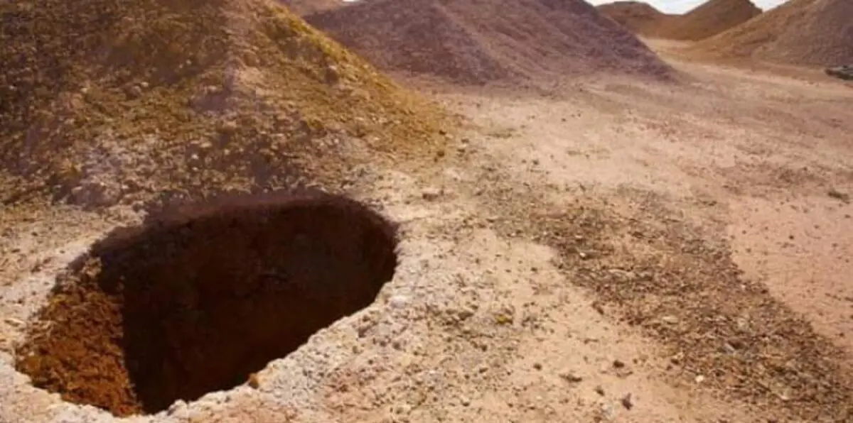 هذه الحفرة المرعبة تحتضن بداخلها أجمل منتجعات العالم(صورة)