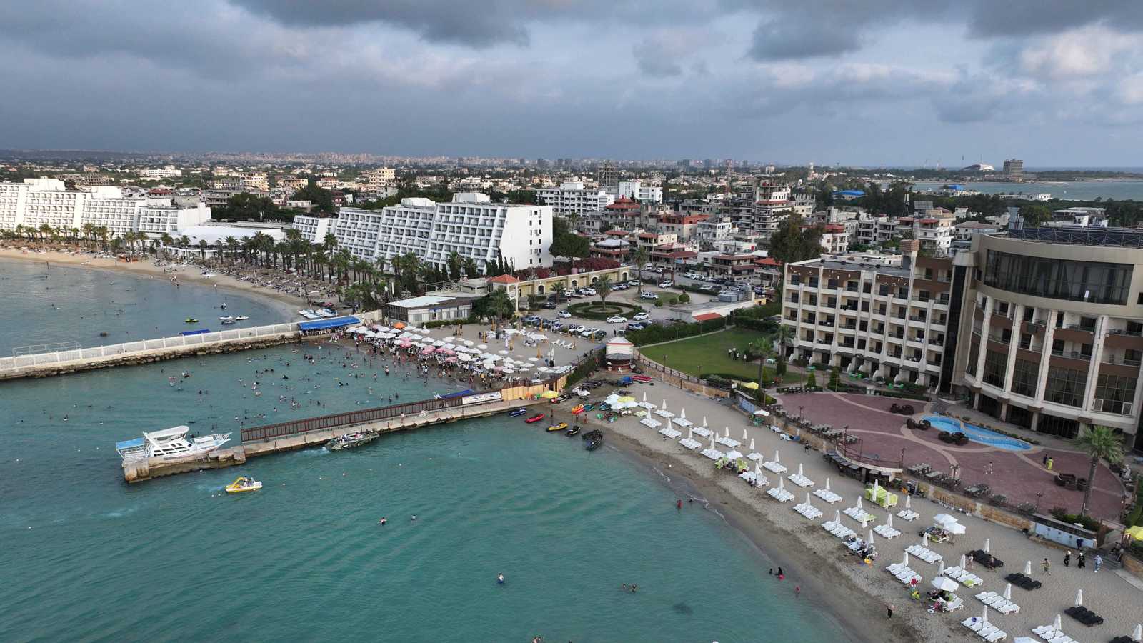 "عري وصخب".. السلطات السورية تغلق منتجعاً في اللاذقية (فيديو)