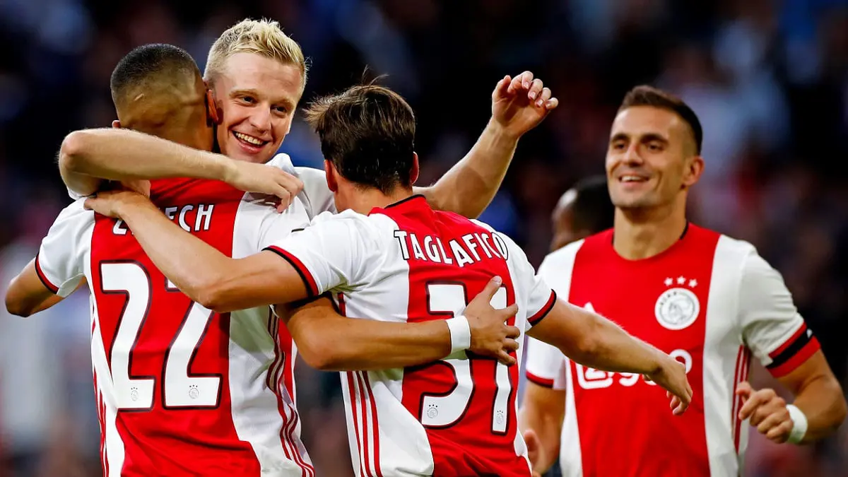 تقرير: نادي برشلونة يتواصل مع لاعب أياكس أمستردام