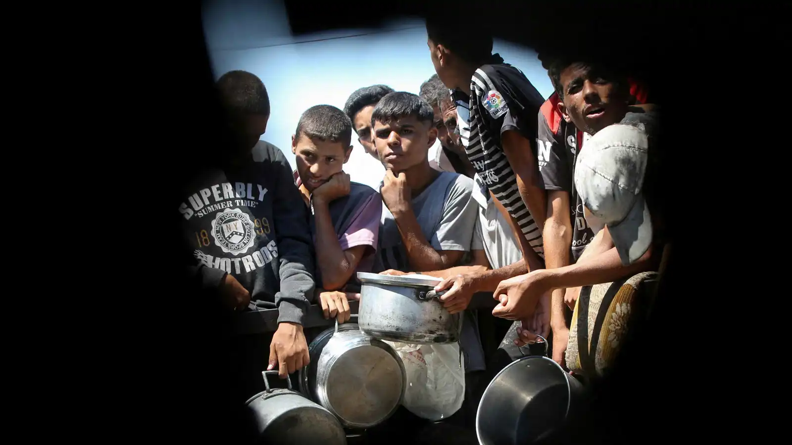 الحصيلة تلامس الـ 200.. الجوع يواصل التهام أرواح الغزيين