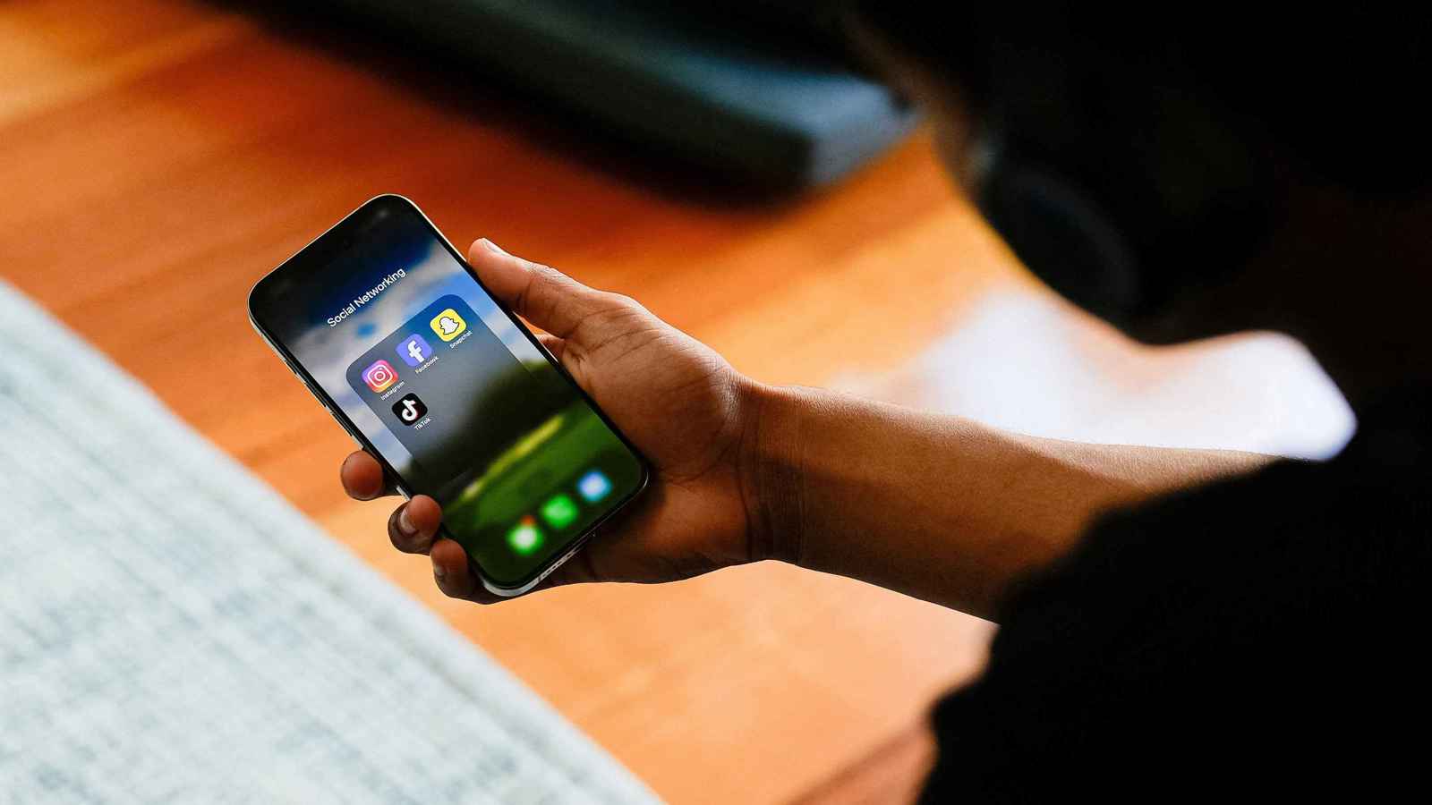 تقييد الإنترنت على الهاتف 14 يوماً قد يفيد الصحة العقلية