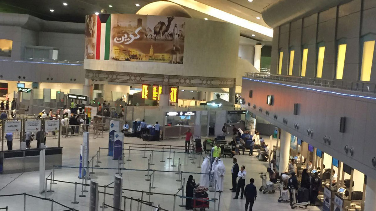 الكويت.. ضبط نجم مواقع تواصل مع قاصرتين و"ممنوعات"