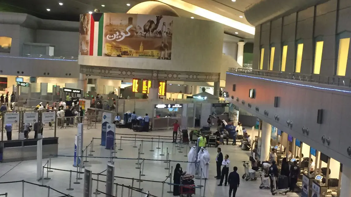 الكويت.. ضبط نجم مواقع تواصل مع قاصرتين و"ممنوعات"