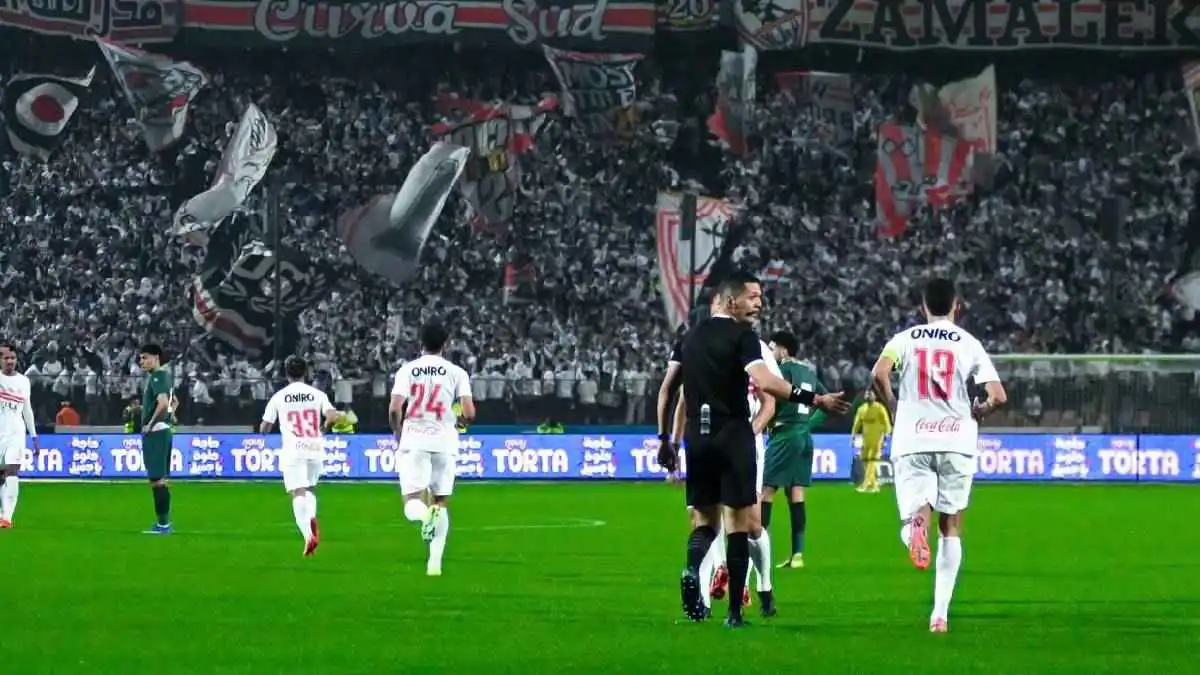 تغاضى عن حالة طرد ثالثة.. خطأ فادح لحكم مباراة الزمالك والاتحاد