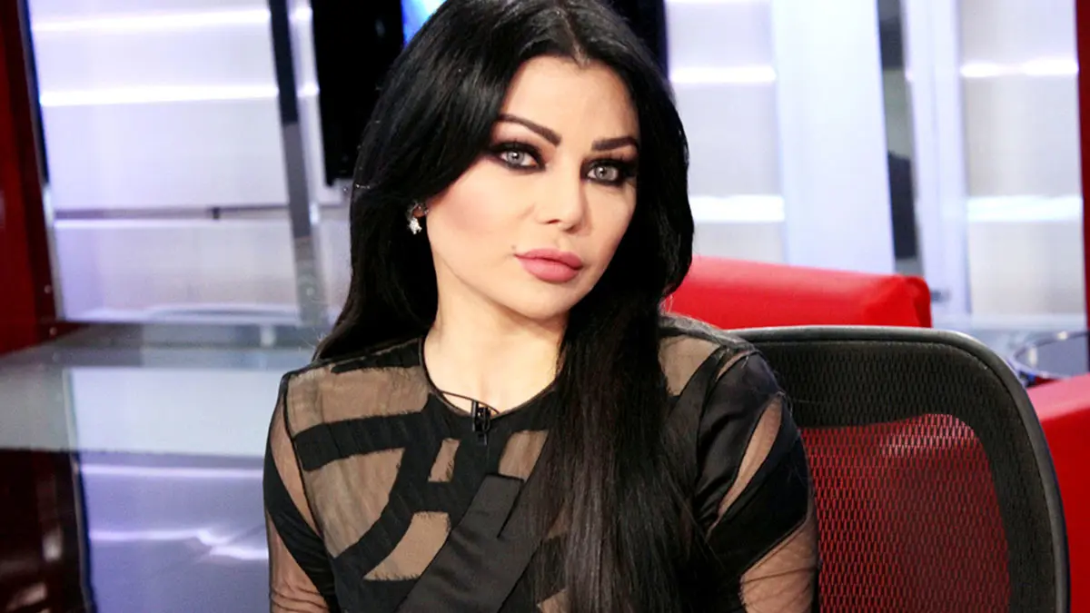 هيفاء وهبي تغادر المستشفى بعد وعكة صحية