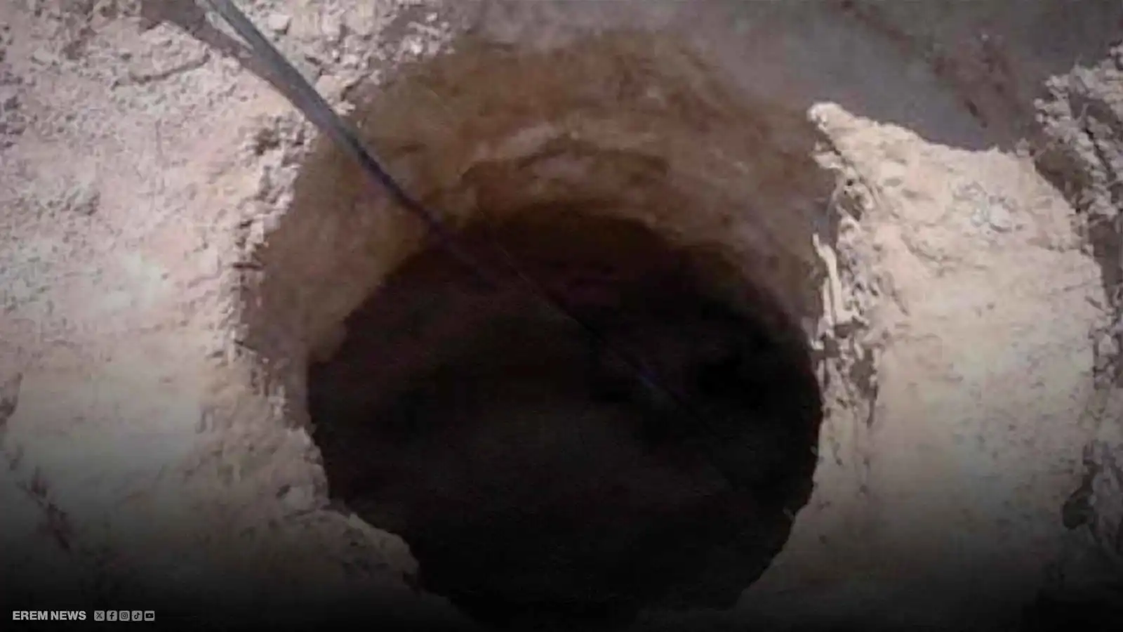 حفرة تبتلع باحثين عن الذهب