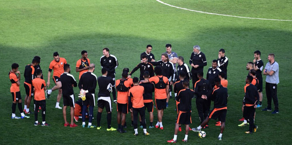 كارينيو مدرب نادي الشباب السعودي يسأل ناديه الرحيل