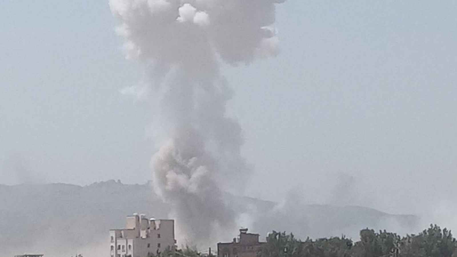 غارات إسرائيلية عنيفة تستهدف محيط مطار صنعاء (فيديو)