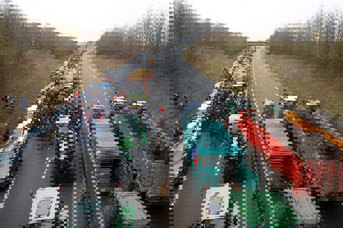 "لوموند": غضب المزارعين يغذي اليمين المتطرف في أوروبا