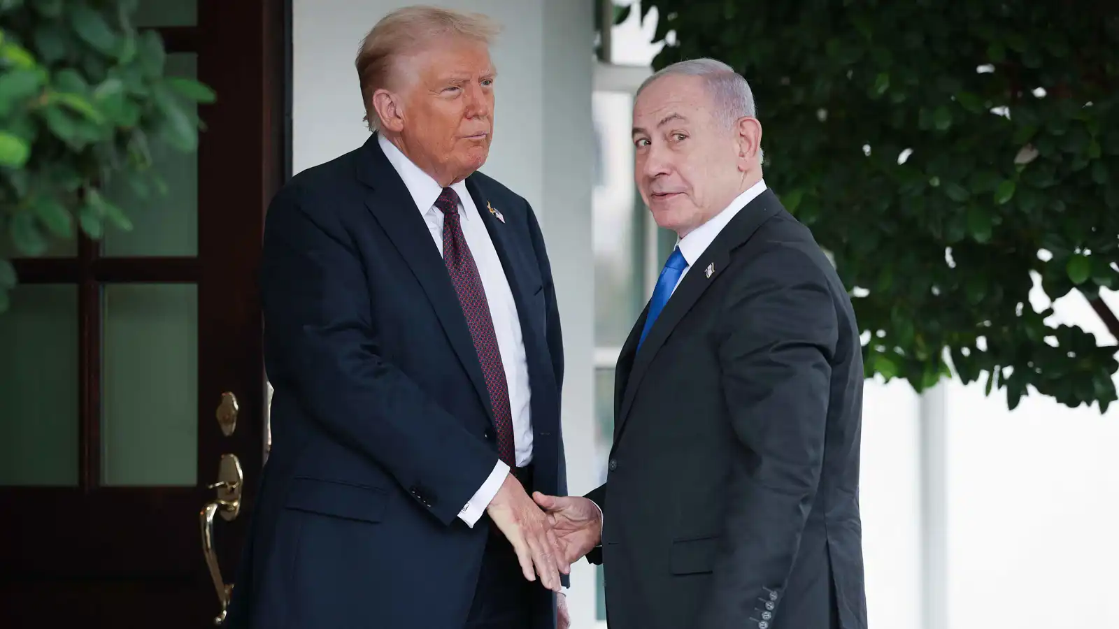 تنازلات في غزة مقابل ضرب طهران.. كشف معالم "الصفقة المحتملة" بين نتنياهو وترامب