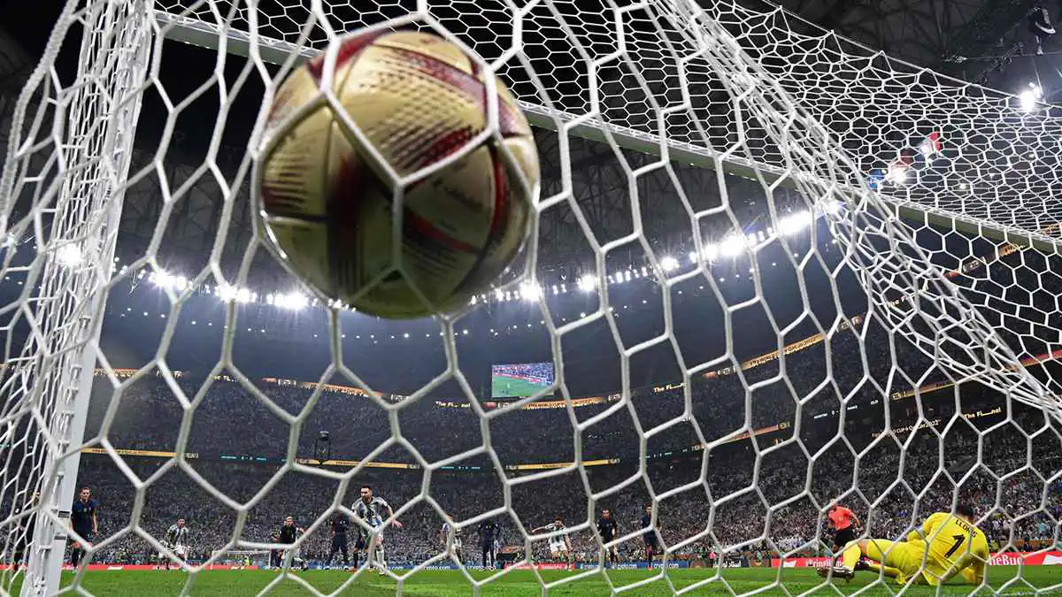 من هو أفضل مهاجم في تاريخ كرة القدم؟